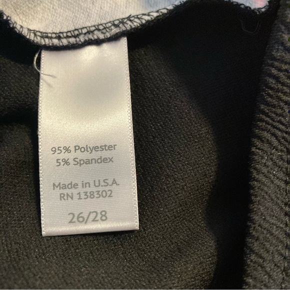 Avenue Size 26/28 Black and White Pattern Top NWT - Picture 10 of 10